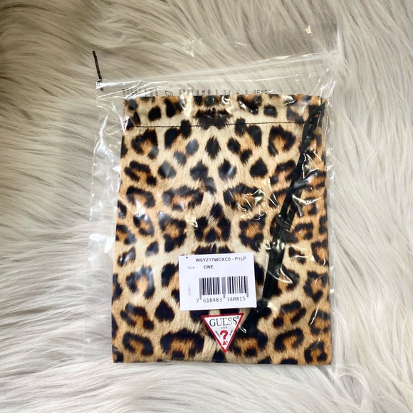 NWT GUESS FACE MASK - Picture 2 of 5